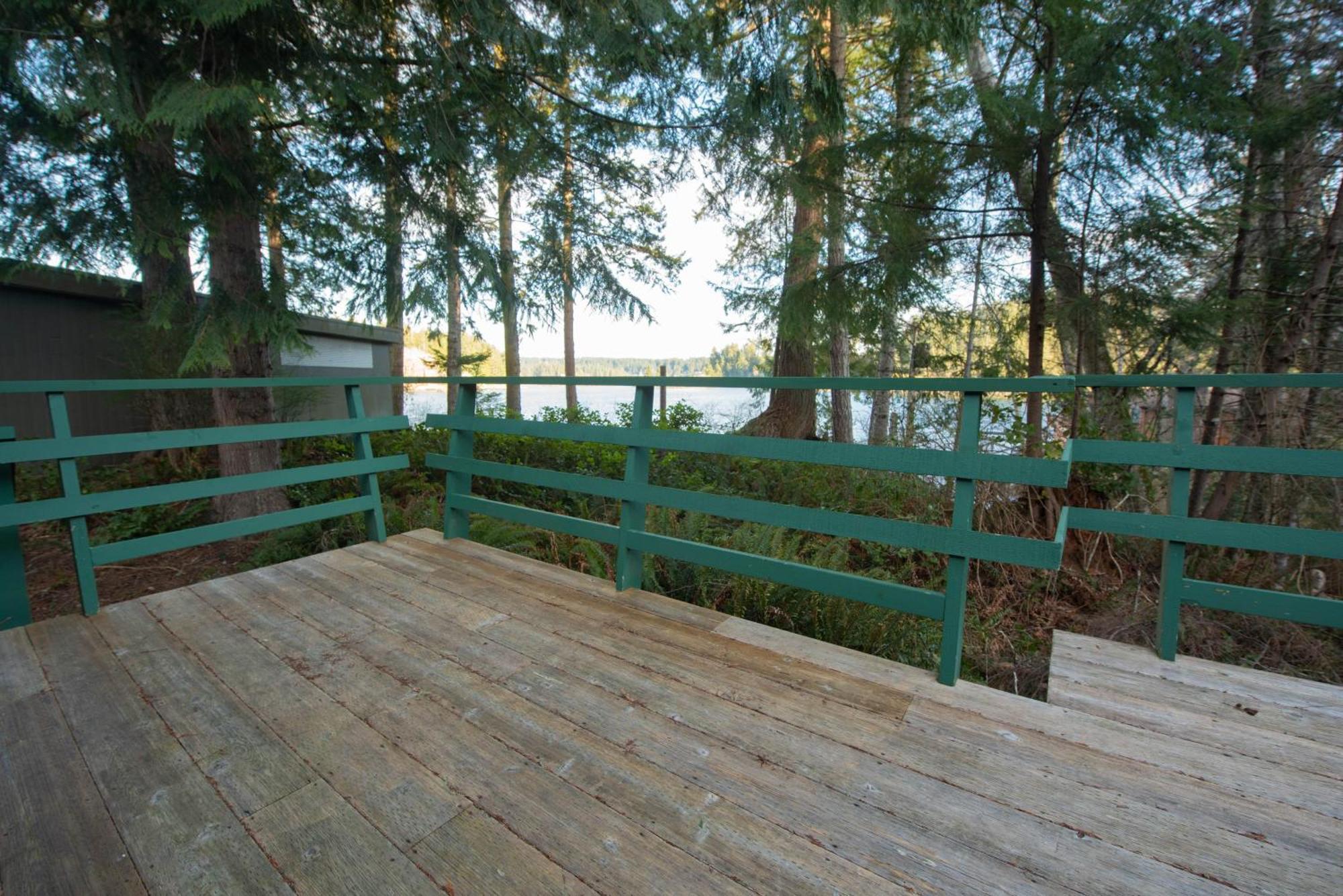 Resort April Point 3*
